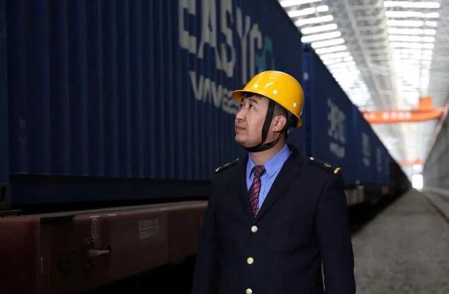 Ը����ŷ���С���ʹ�����񹲽���һ��һ·��